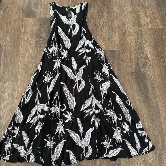 Roxy Dresses & Skirts - Roxy Black and White Floral Dress